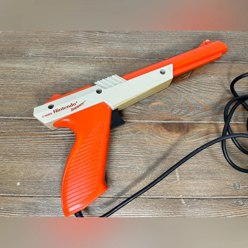 Nintendo 1985 NES Light Gun Zapper Orange NES-005 Duck Hunt Gun Original TESTED
